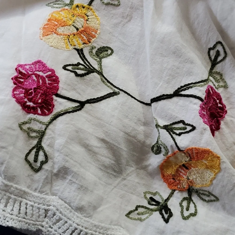 Boutique crochet embroidery off shoulder top M EUC - Picture 6 of 6